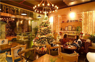 Ảnh Dịch vụ trang trí Noel chuyên nghiệp cho quán Cafe tại Hà Nội
