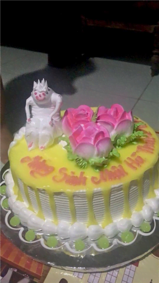 Ảnh Hotgirl đặt bánh sinh nhật hình con khỉ, nhìn sản phẩm dân mạng cười rũ rượi